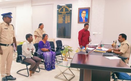 పోలీస్ గ్రీవెన్స్ డేలో బాధితుల పిర్యాదులను పరిశీలించిన జిల్లా ఎస్పి నరసింహ