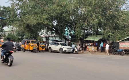 ఫ్రీ లెఫ్ట్ సర్వీస్ రోడ్డు లేక ట్రాఫిక్ కష్టాలు