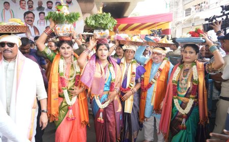గోల్కొండ కోట జగదాంబిక అమ్మవారికి తొలి బోనంతో ప్రారంభమైన ఆషాడ బోనాల ఉత్సవాలు