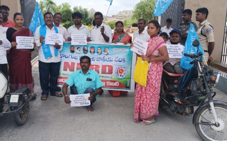 ఎన్.పి.ఆర్.డి  ఆధ్వర్యంలో కలెక్టర్ కార్యాలయం ముందు ధర్నా