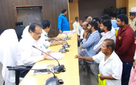 ప్రజావాణి దరఖాస్తులను సత్వరమే పరిష్కరించాలి