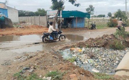 మెల్ల చెరువు చౌరస్తా వద్ద మురుగునీరు నిల్వ  ప్రజలకు తీవ్ర ఇబ్బందులు