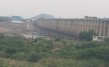 వర్షాలు లేక ప్రియదర్శిని జూరాల ప్రాజెక్టుకు వరద కరువు డెడ్ స్టోరేజీ దిశగా జూరాల