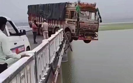 గుజరాత్ లో వంతెన పై ఘోర ప్రమాదం నిర్మాణ భద్రతపై ప్రశ్నలు