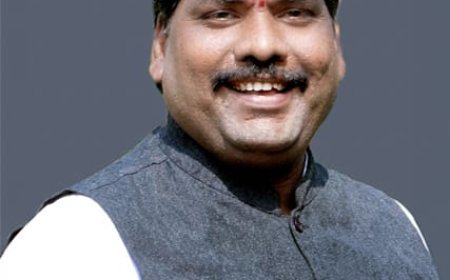 అక్షర యోధుడు... హక్కుల సారథి!