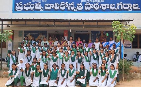 ప్రభుత్వ బాలికల ఉన్నత పాఠశాలలో హెచ్ పి వి  వ్యాక్సిన్ కార్యక్రమం