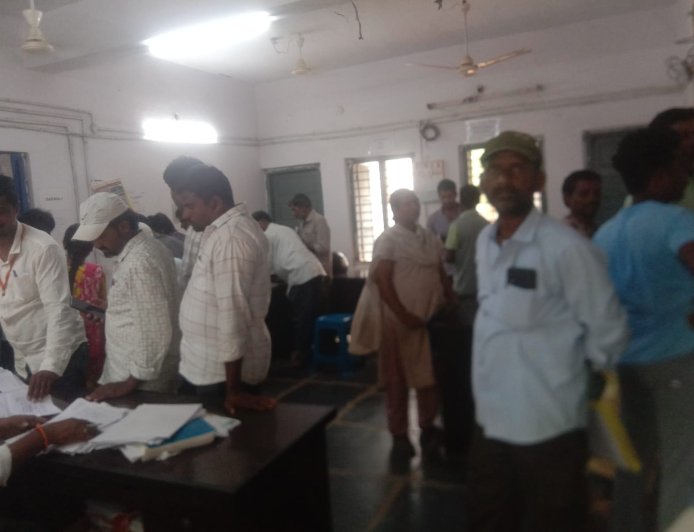 తాసిల్దార్ కార్యాలయం చుట్టూ ప్రదక్షిణలు