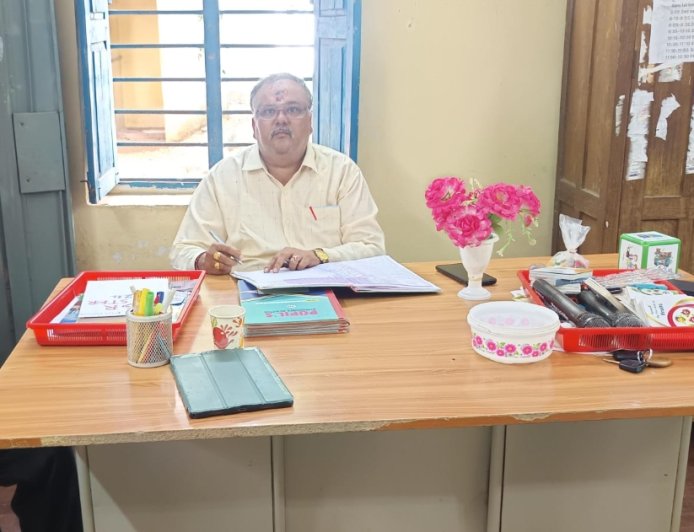 ఉపాధ్యాయుల దుస్తులపై గరిడేపల్లి (మం) MEO చత్రు నాయక్ కీలక నిర్ణయం