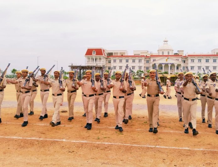 సూర్యాపేట జిల్లా పోలీస్ ఆధ్వర్యంలో ఘనంగా వారాంతపు పోలీస్ పరేడ్