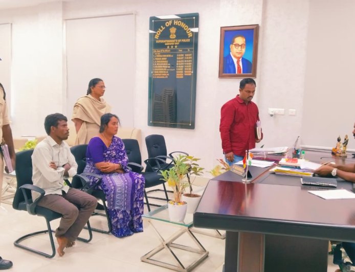 పోలీస్ గ్రీవెన్స్ డేలో బాధితుల పిర్యాదులను పరిశీలించిన జిల్లా ఎస్పి నరసింహ