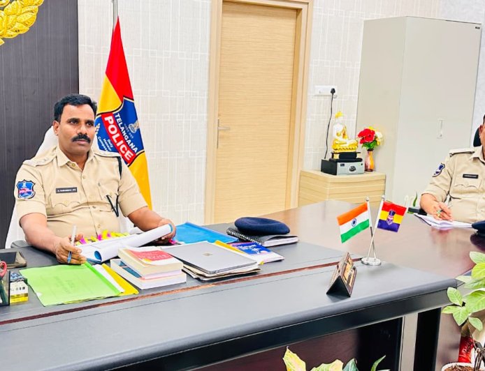 ప్రజలకు అందుబాటులో ఉండాలి.. ఫిర్యాదులు, కేసులు పెండింగ్ ఉండొద్దు: