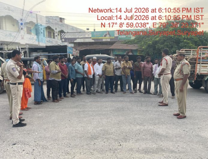 జనగాం ఎక్స్ రోడ్డు వద్ద సూర్యాపేట రూరల్ పోలీసుల ఆధ్వర్యంలో రోడ్డు భద్రతా అవగాహన సదస్సు.