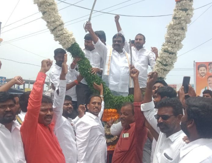 అడ్డగూడూరులో ఎమ్మెల్యే  సామేల్ జన్మదిన వేడుకలు 