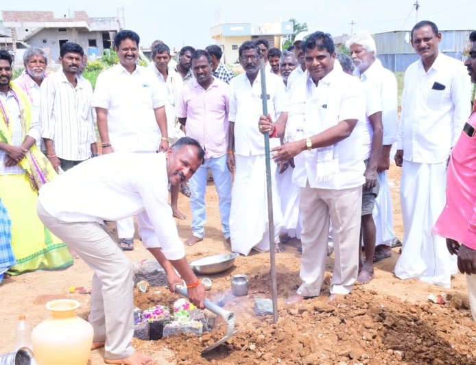 గ్రామపంచాయతీ భవన నిర్మాణానికి భూమిపూజ చేసిన మాజీ ఎంపీపీ జె.విజయ్ కుమార్ గారు