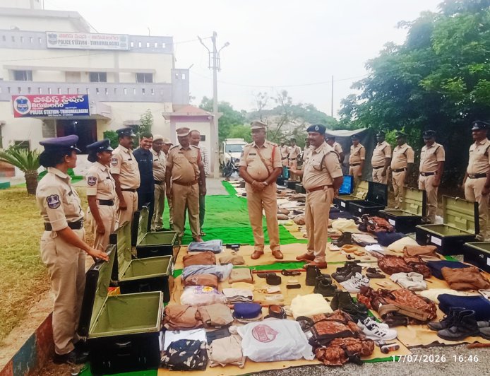 తిరుమలగిరి పోలీస్ స్టేషన్ ను తనిఖీ చేసిన డిఎస్పి