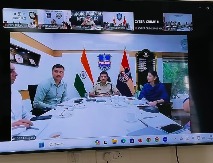 తెలంగాణ రాష్ట్ర డిజిపి శ్రీ సి.వి ఆనంద్ వీడియో కాన్ఫరెన్స్.