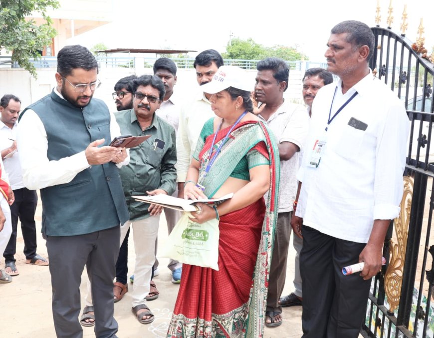 పత్రాలను పూర్తి చేసేందుకు బి ఎల్ ఏ లు వాలంటీర్లు సహకరించాలి.