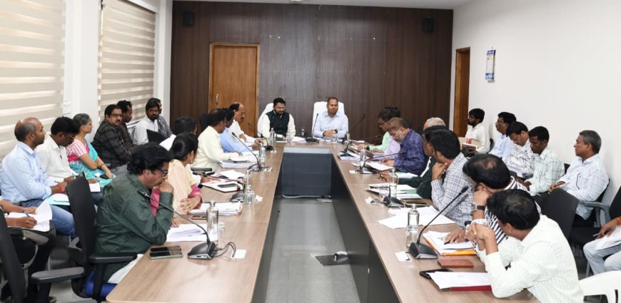 రెండు నెలల్లో ప్రాజెక్టుల భూసేకరణ ప్రక్రియ పూర్తి చేయాలి.