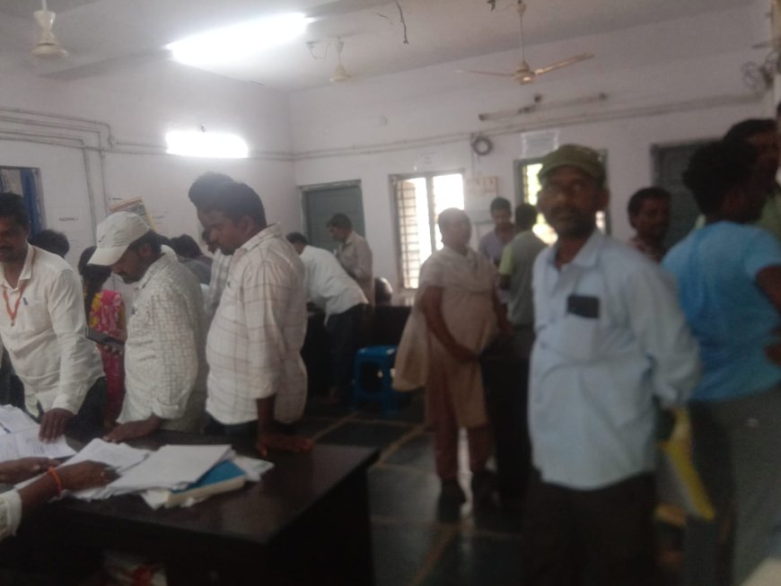 తాసిల్దార్ కార్యాలయం చుట్టూ ప్రదక్షిణలు