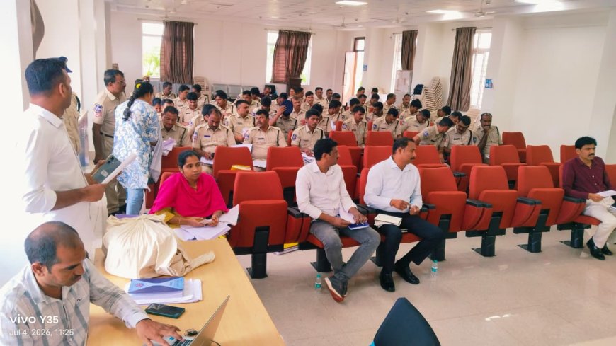 కోర్టు డ్యూటీ పోలీసు సిబ్బందితో సమావేశం