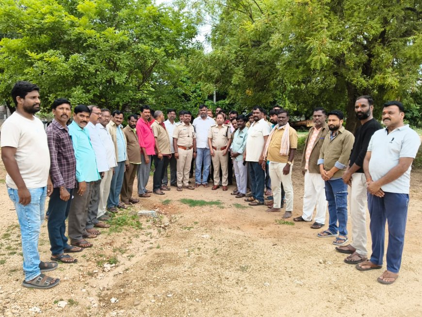 జిల్లా రవాణా శాఖ అధికారిని కలిసిన బి.ఆర్.టి.యు జిల్లా పట్టణ ఆటో కార్మిక నాయకులు