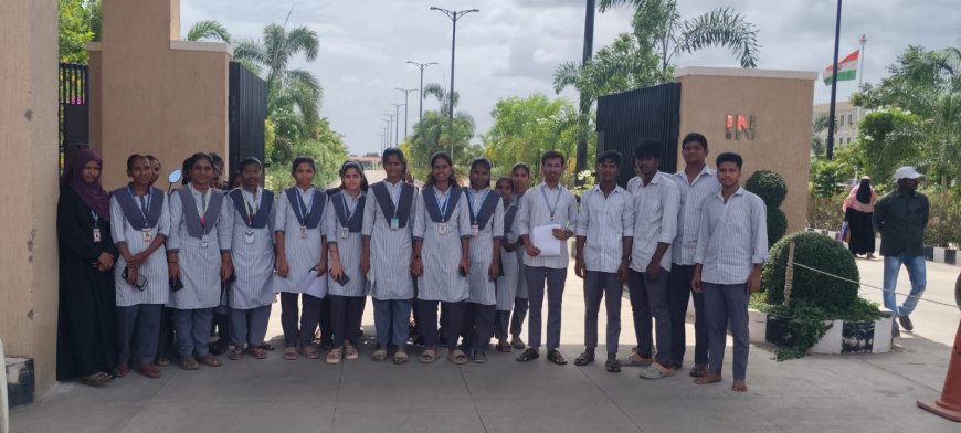 పాలిటెక్నిక్ కళాశాలకు బస్సులు లేక విద్యార్థుల ఆవేధన.