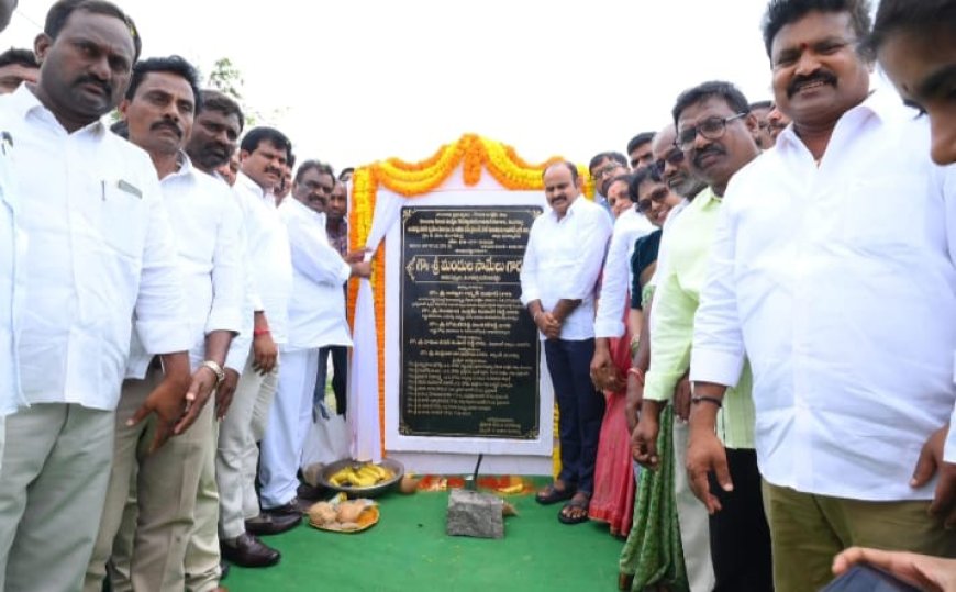 గిరిజన సంక్షేమ వసతి గృహంలో అదనపు గదులకు భూమి పూజ చేసిన ఎమ్మెల్యే