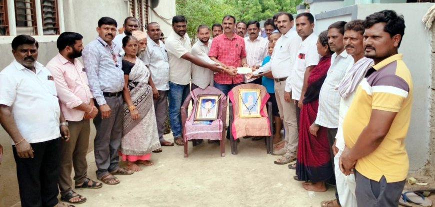 అనాథలైన చిన్నారులను ఆదుకున్న దాతలు