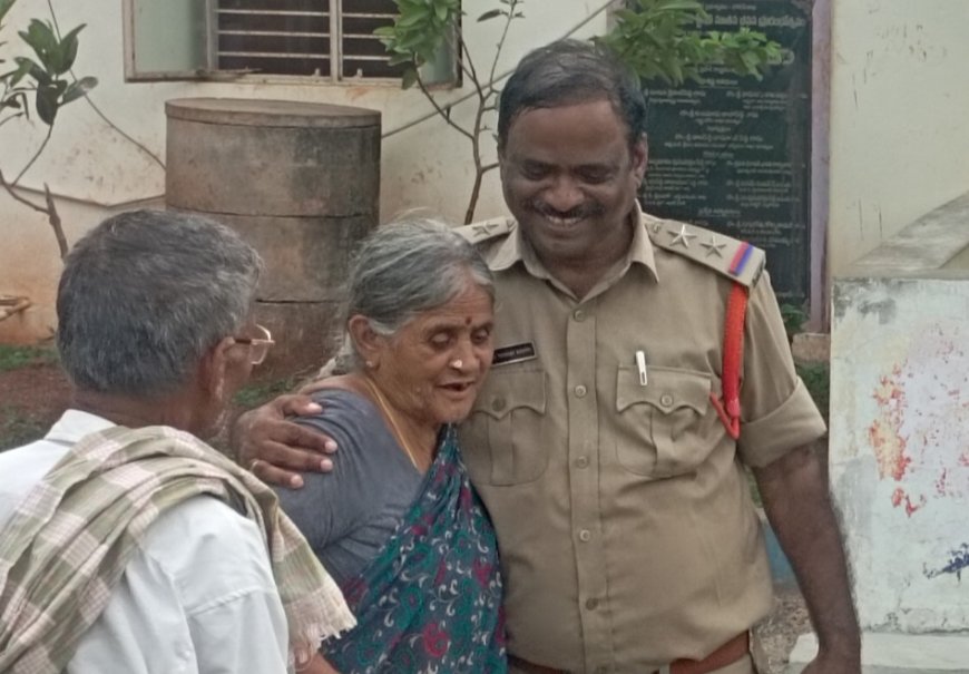 అవ్వ బాగున్నావా అంటూ ఆప్యాయంగా మాట్లాడిన ఎస్సై