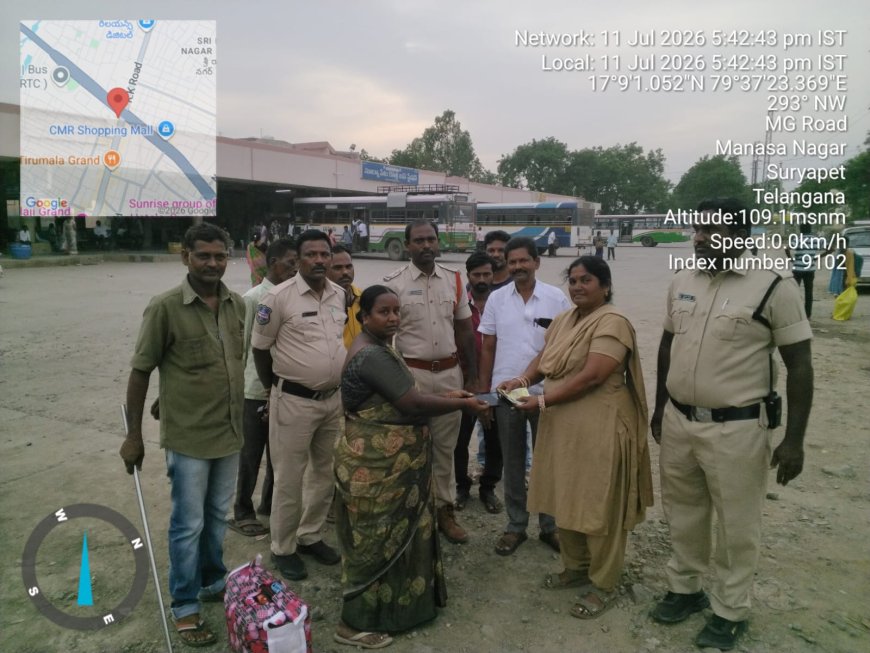 పోగొట్టుకున్న పర్సును బాధితురాలికి అందజేసిన సూర్యాపేట పోలీసులు