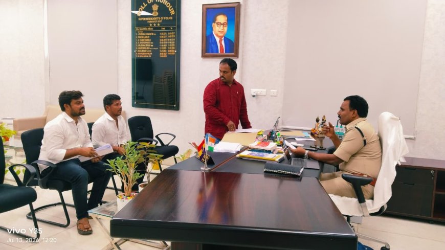 పోలీస్ గ్రీవెన్స్ డేలో బాధితుల పిర్యాదులను పరిశీలించిన జిల్లా ఎస్పి నరసింహ