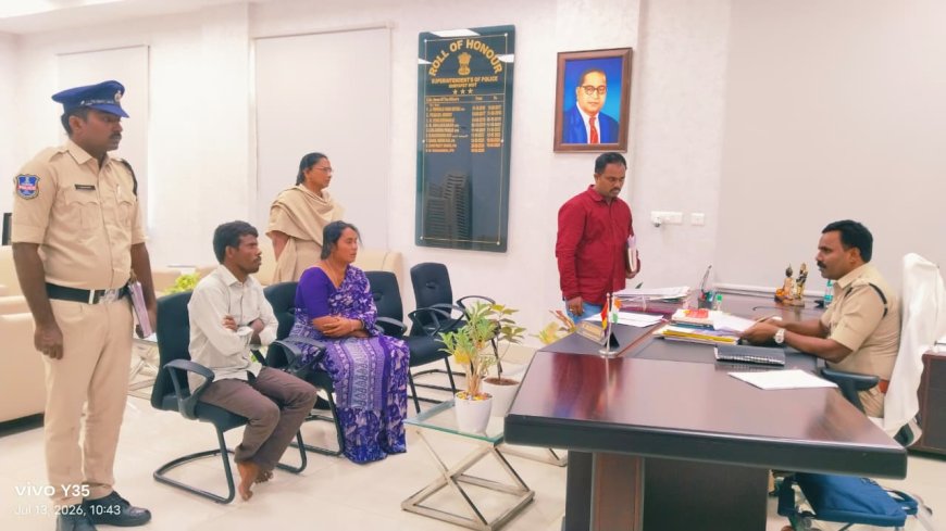 పోలీస్ గ్రీవెన్స్ డేలో బాధితుల పిర్యాదులను పరిశీలించిన జిల్లా ఎస్పి నరసింహ