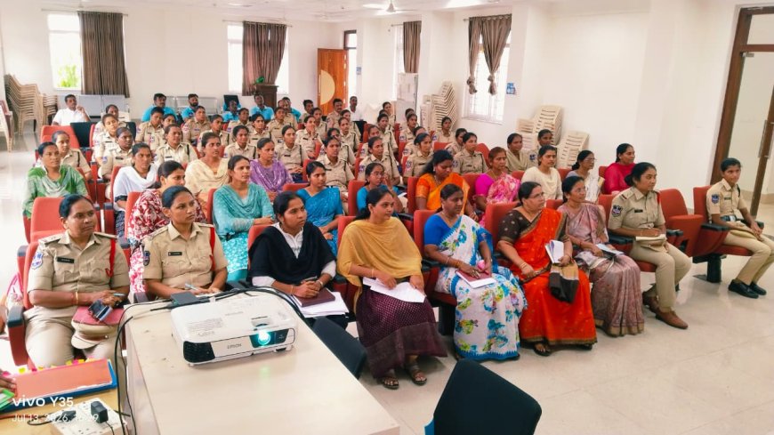 ఆమె భద్రతకు పోలీస్ అక్క కార్యక్రమం.