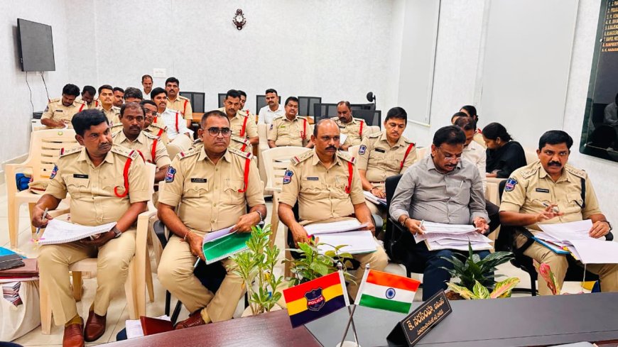 ప్రజలకు అందుబాటులో ఉండాలి.. ఫిర్యాదులు, కేసులు పెండింగ్ ఉండొద్దు:
