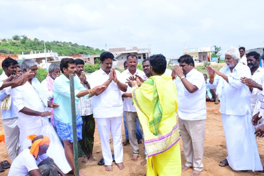 గ్రామపంచాయతీ భవన నిర్మాణానికి భూమిపూజ చేసిన మాజీ ఎంపీపీ జె.విజయ్ కుమార్ గారు
