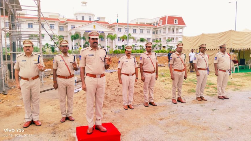 సూర్యాపేట పోలీస్ వారాంతపు కవాతు, పరిశీలించిన జిల్లా ఎస్పి నరసింహ ఐపిఎస్