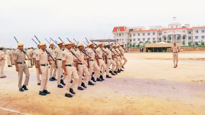 సూర్యాపేట పోలీస్ వారాంతపు కవాతు, పరిశీలించిన జిల్లా ఎస్పి నరసింహ ఐపిఎస్