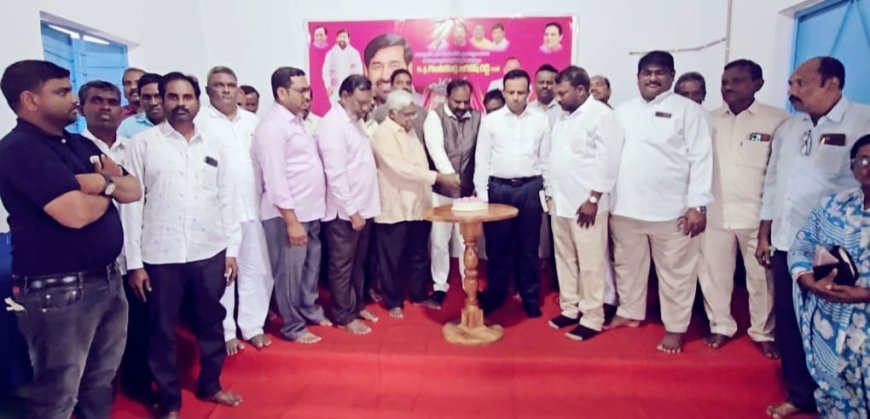 తెలంగాణ రాష్ట్ర మాజీ తొలి విద్యాశాఖ మంత్రి గుంటకండ్ల జగదీష్ రెడ్డి పుట్టినరోజున కేక్ కట్ చేసి ప్రత్యేక ప్రార్ధనలు చేసిన పాస్టర్స్ 