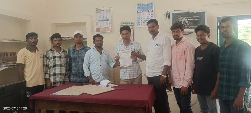 ఎంఇఒకు వినతిపత్రం అందజేసిన సర్పంచ్