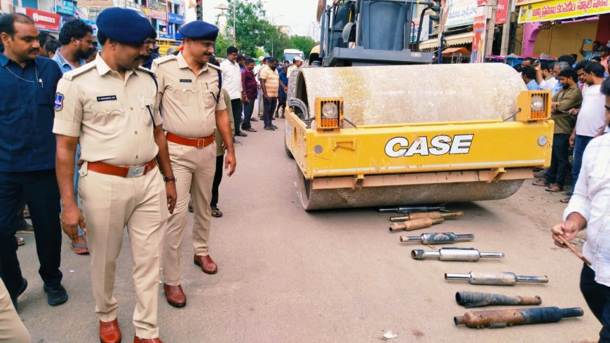 బుల్లెట్ బైక్‌ల సైలెన్సర్లను రోడ్డు రోలర్‌తో తొక్కించి ధ్వంసం చేసిన కోదాడ పోలీసులు