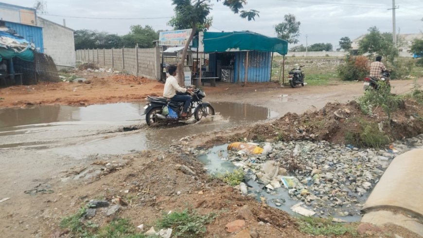 మెల్ల చెరువు చౌరస్తా వద్ద మురుగునీరు నిల్వ  ప్రజలకు తీవ్ర ఇబ్బందులు