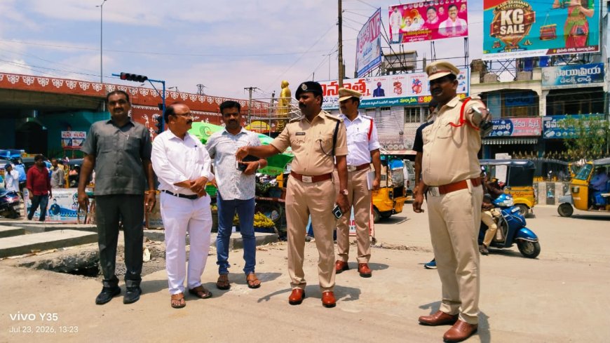 ట్రాఫిక్ సమస్యల నివారణకు ప్రత్యేక చర్యలు: ఎస్పీ నరసింహ