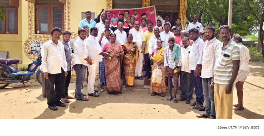 మాజీమంత్రి కేటీఆర్ జన్మదిన సందర్భంగా పండ్లు పంపిణీ