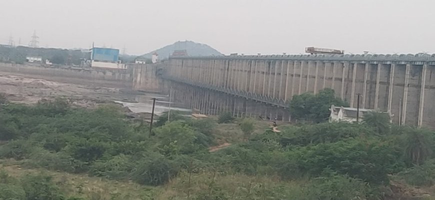 వర్షాలు లేక ప్రియదర్శిని జూరాల ప్రాజెక్టుకు వరద కరువు డెడ్ స్టోరేజీ దిశగా జూరాల