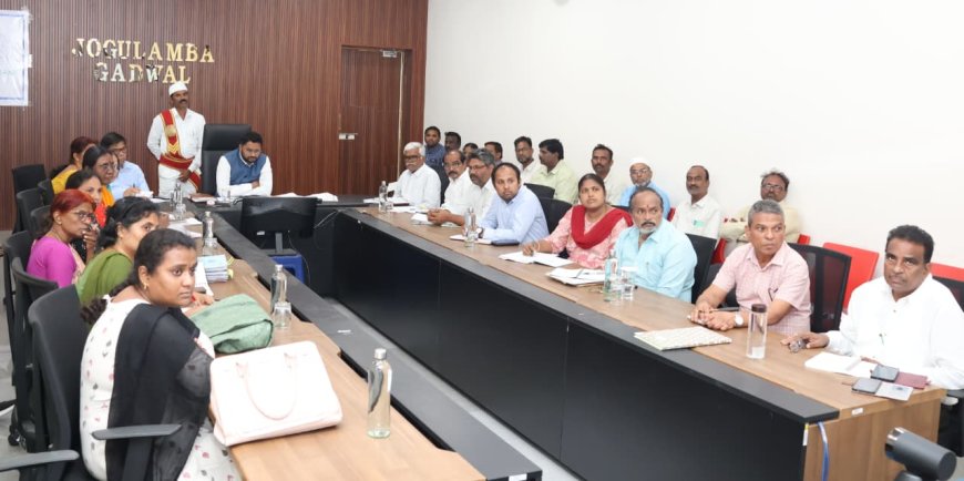 రైతులు ఆరుతడి పంటలు సాగు చేసేలా ప్రోత్సహించాలి