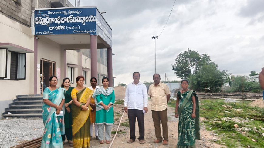 రాజోలి కస్తూర్బా  పాఠశాల ను సందర్శించిన డి ఈ ఓ