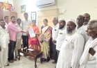 రాజోలి గ్రామ సమస్యలపై ఎంపీ డీకే అరుణను కలిసి వినతి పత్రం అందజేసిన ఉపసర్పంచ్