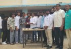 విద్యార్థులకు ప్లేట్లు, బాక్సుల పంపిణీ.