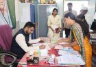 కస్తూర్బా పాఠశాలను సందర్శించి విద్యార్థుల అభ్యసన సామర్ధ్యాలను పరిశీలించిన కలెక్టర్.