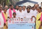 డ్రైవర్ ప్రమాద భీమా 5లక్షల రూపాయల చెక్కును అందజేసిన